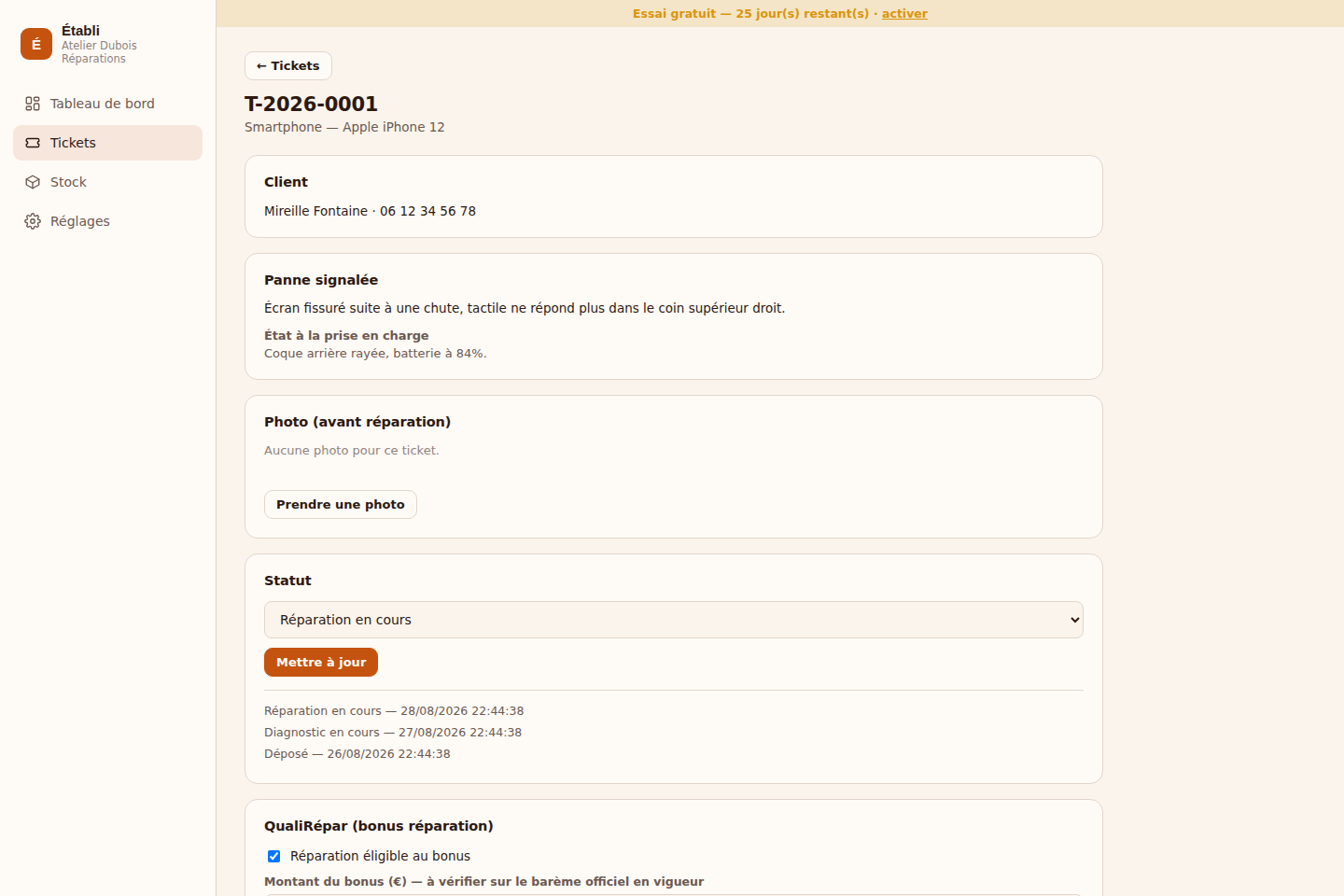 Détail d'un ticket Établi avec panne décrite, historique des statuts, pièces utilisées et éligibilité QualiRépar